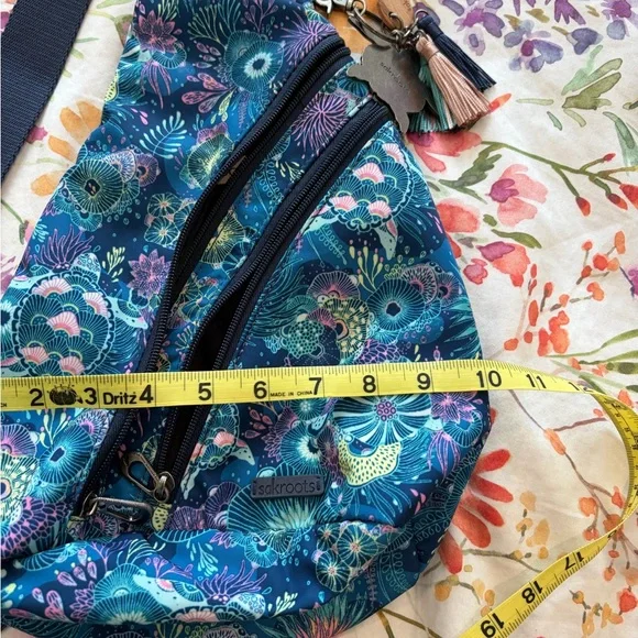 Sakroots On the Go sling - Picture 10 of 11